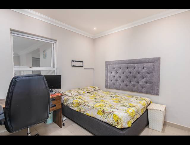 6 BEDROOM FREESTANDING TO LET IN TABLE VIEW